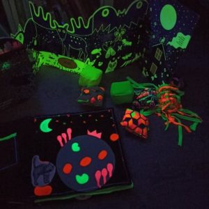 Atelier-Littérature petite enfance et détente: Le livre fluorescent: Le fabriquer, l'animer – Image 3