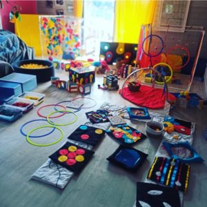 Atelier à télécharger: Le tapis de jeu à la manière d'Hervé Tullet: le fabriquer, l'animer – Image 3